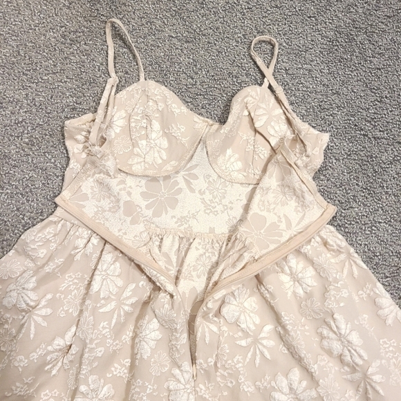 Shein Floral Embroidered Mini Dress Flare Hem Zip-Up Fitted Bodice Cream Small - Picture 7 of 12